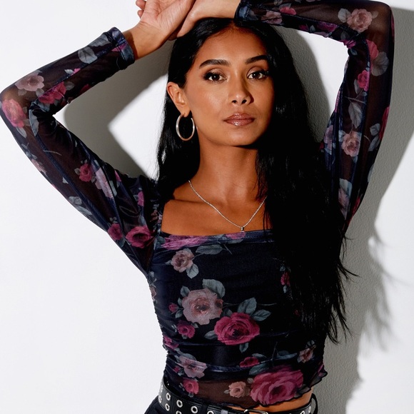 Motel Rocks Tops - 🚨24 HOUR SALE🚨 *LAST 1* Amara Crop Top in Gothic Rose